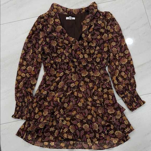 BB Dakota by Steve Madden Dresses & Skirts - BB Dakota by Steve Madden Brown Floral Long Sleeve Ruffled Dress